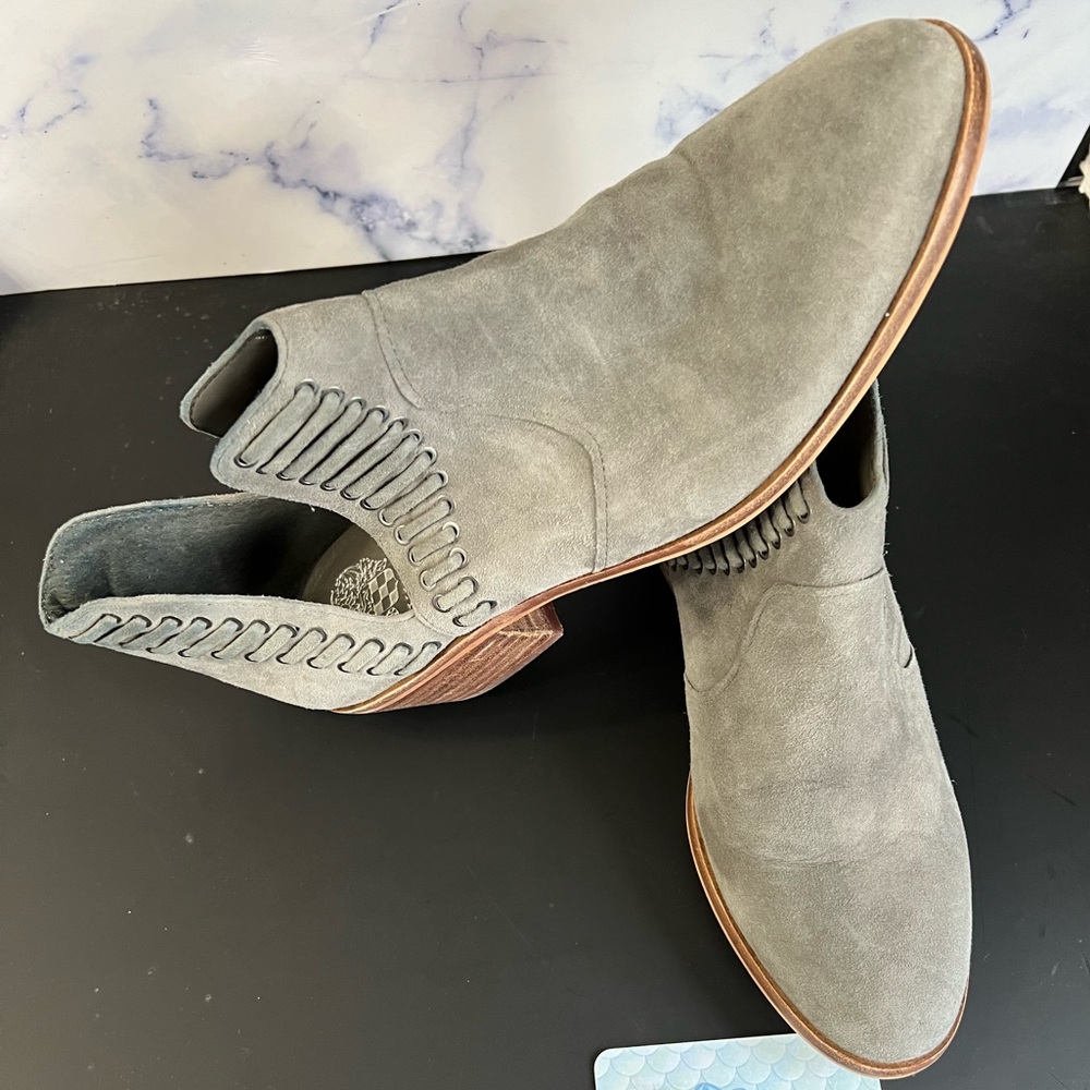 Vince Camuto Pevista light gray booties, size 8.5
